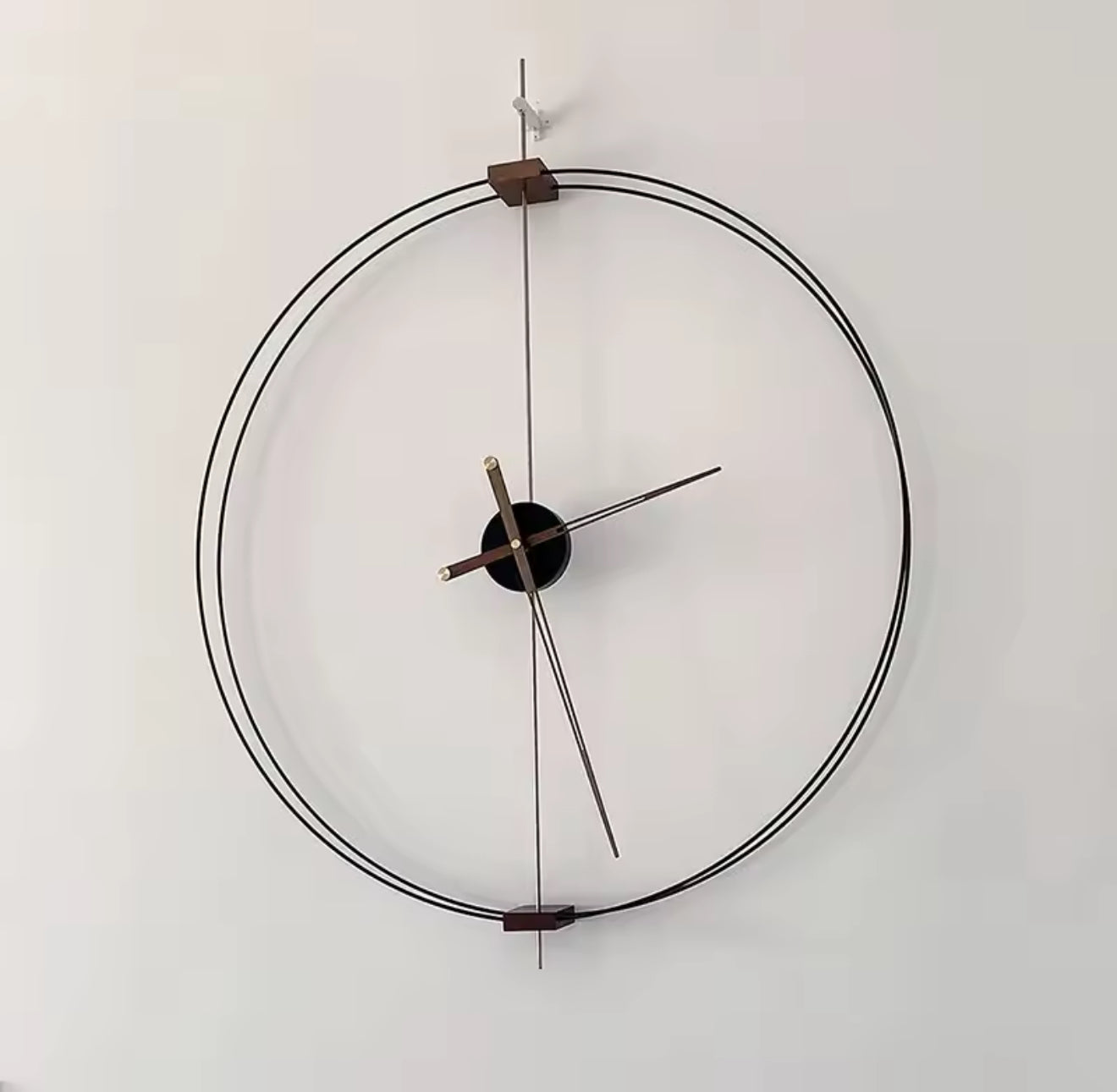 Spanish Minimalist Wall Clock