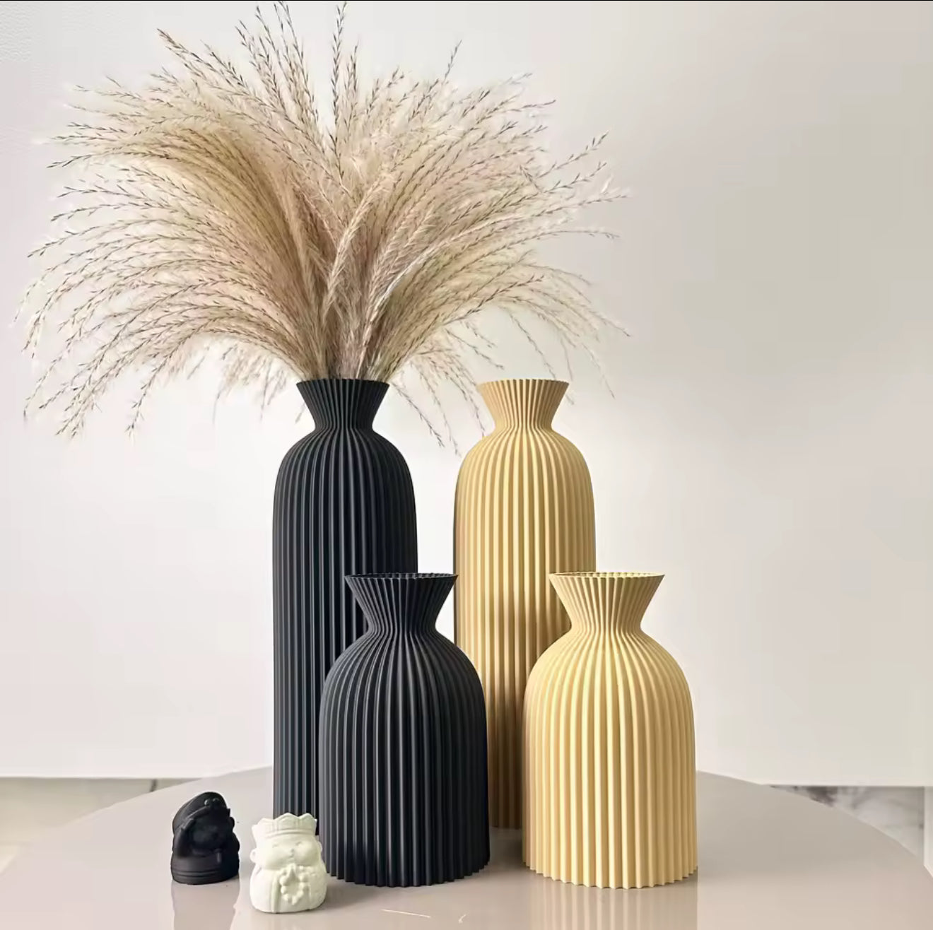Set of 2 Wavy Design Dry Flower Vases