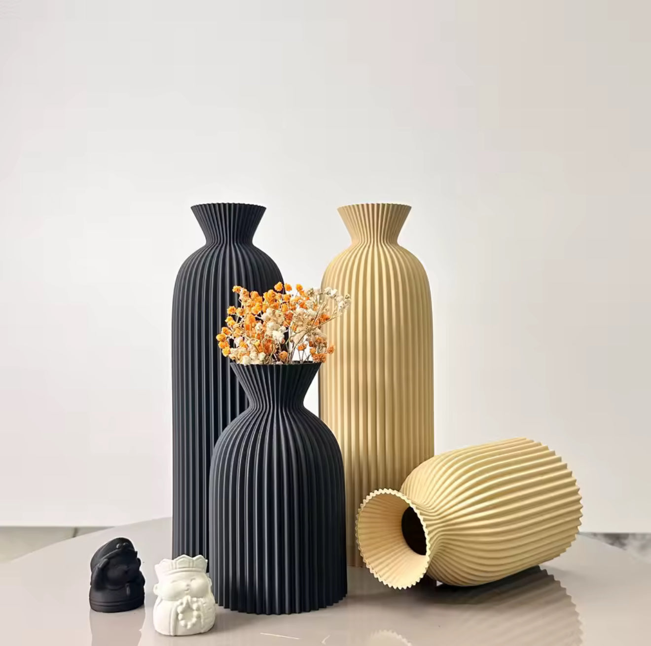 Set of 2 Wavy Design Dry Flower Vases