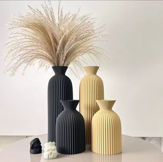 Set of 2 Wavy Design Dry Flower Vases